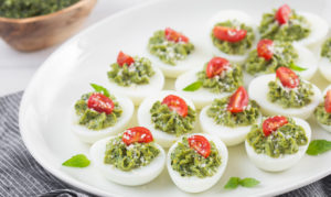 Przepis na diabelskie jajka z pesto Keto
