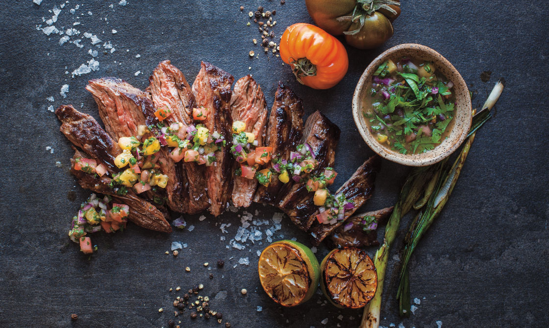 Gebratenes Steak mit brasilianischer Vinaigrette