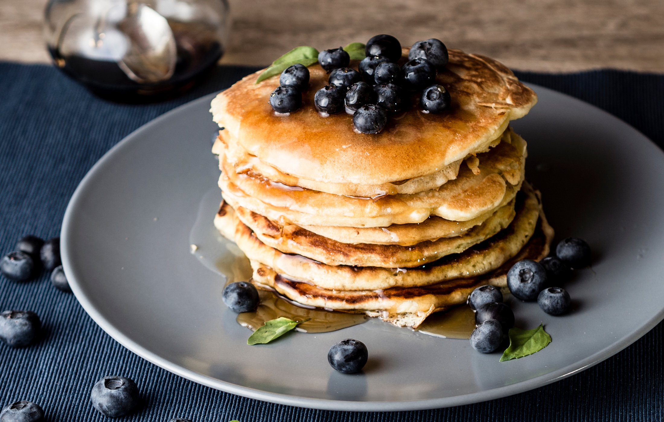 Ricetta Pancake cacao, banana e frutti rossi