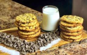 Chocolate Chip Keto Cookies Recipe