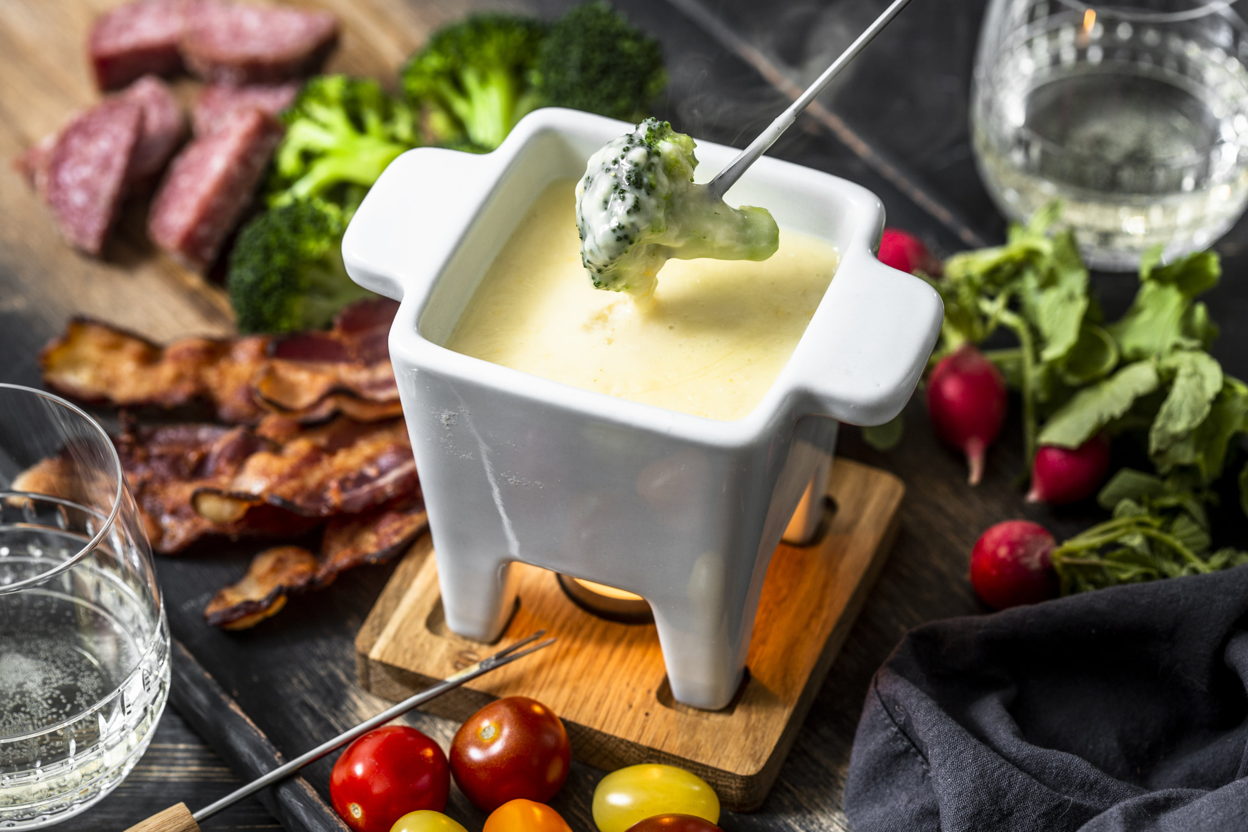 Keto-Mojo cheese fondue with meat and veggies