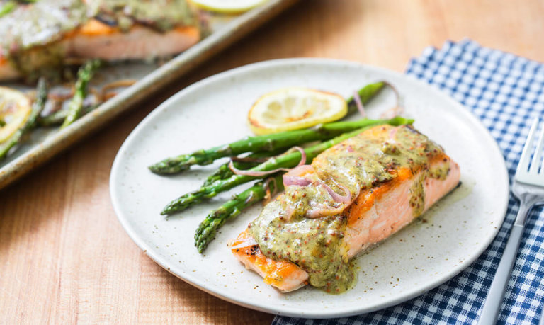Recipe: Keto Smoked Salmon Dip with Vegetables | KETO-MOJO