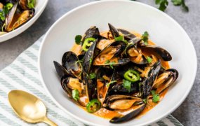 Keto Mussels with Thai Coconut Curry Recipe