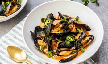 Keto Mussels with Thai Coconut Curry Recipe