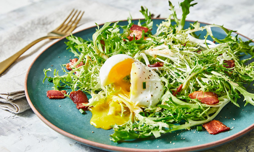Recipe Keto Frisée Salad with Poached Egg KETOMOJO