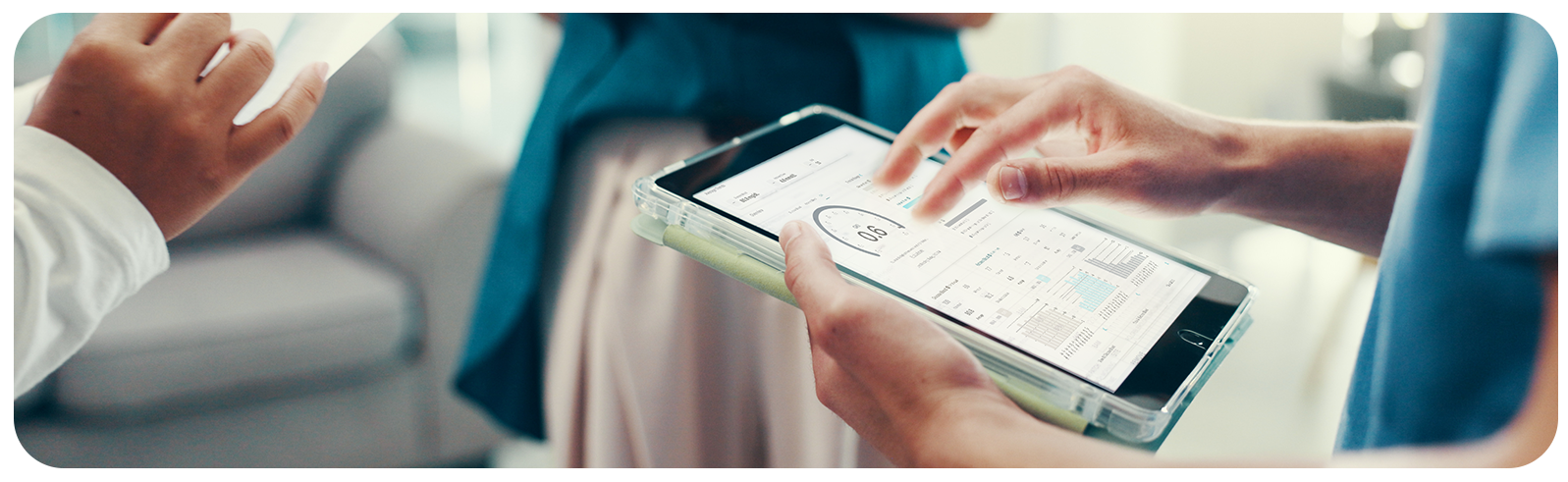 MMHPro_ Dashboard_iPad_Lifestyle